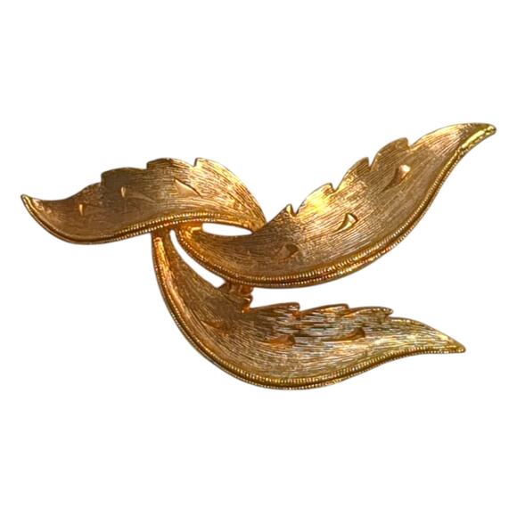 Vintage JONETTE JEWELRY Co Signed JJ Etched Gold Tone Leaf Brooch Pin 2 1/8" - Picture 1 of 7